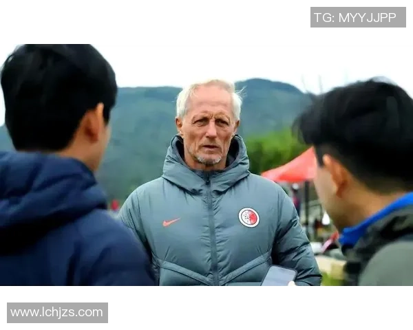 重庆足球队的默契配合揭秘：从战术到团队精神的全方位分析