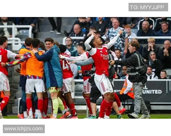 意甲激战阿森纳逆转波尔图乌龙球引发争议判罚全场沸腾 意甲激战阿森纳逆转波尔图乌龙球引发争议判罚全场沸腾