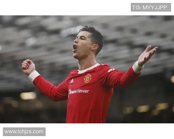 意甲激战:里昂大胜曼联红牌事件引发全场热议 意甲激战:里昂大胜曼联红牌事件引发全场热议